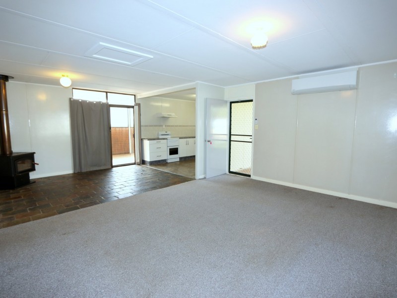 25 Diamond Avenue, Emerald QLD 4720