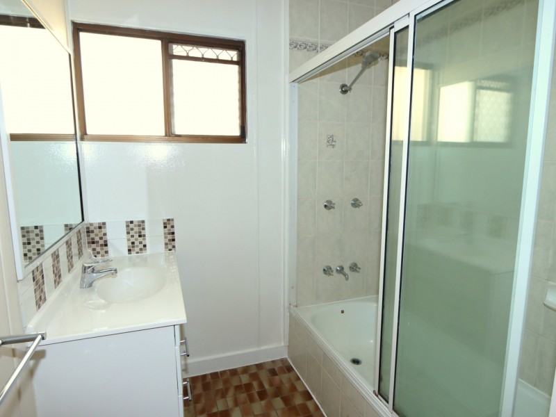 25 Diamond Avenue, Emerald QLD 4720