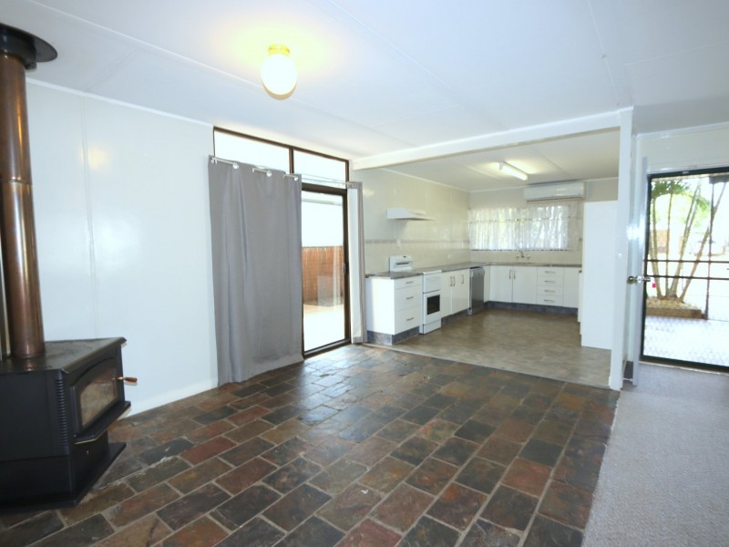 25 Diamond Avenue, Emerald QLD 4720