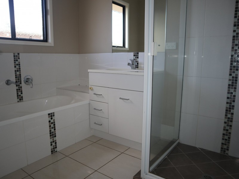 3 Eagle Street, Emerald QLD 4720