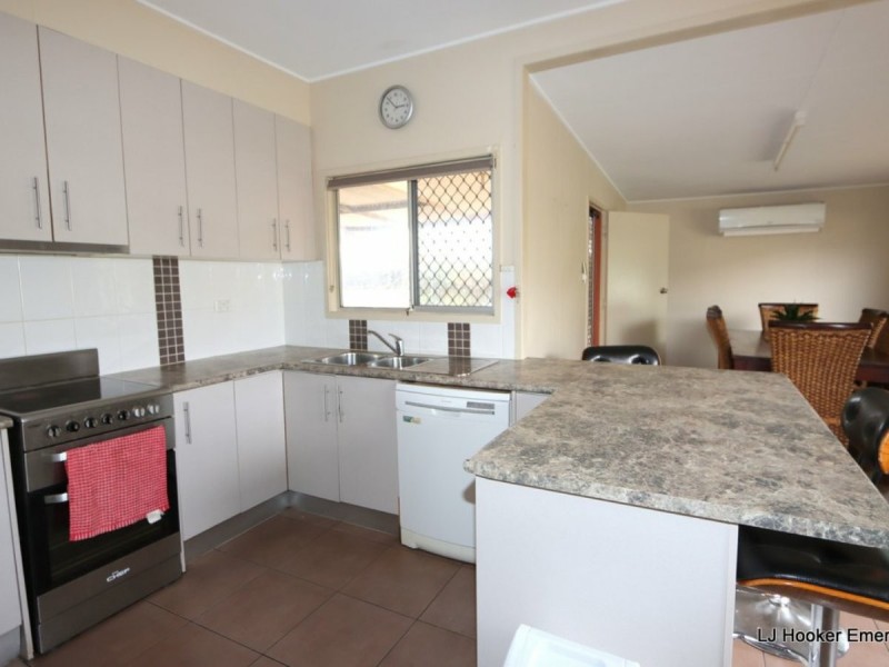 9 Dearden Place, Emerald QLD 4720