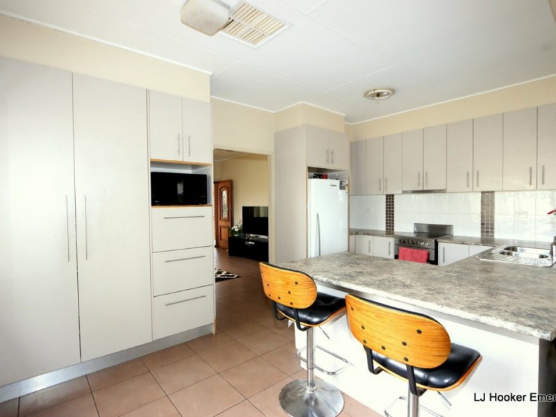 9 Dearden Place, Emerald QLD 4720