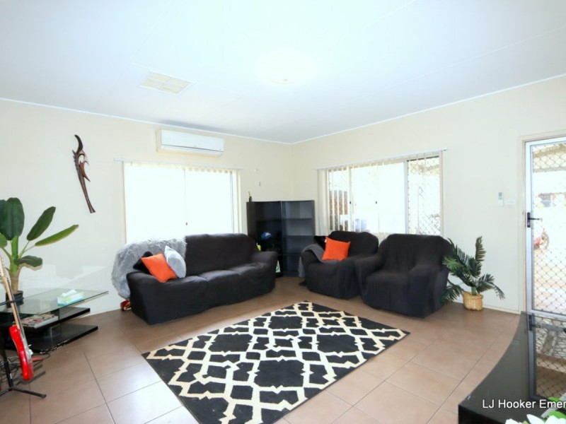 9 Dearden Place, Emerald QLD 4720