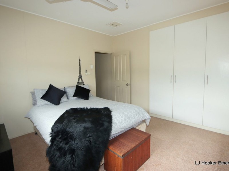 9 Dearden Place, Emerald QLD 4720