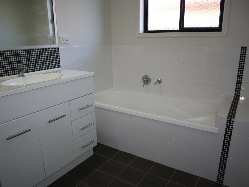 3 Berthun Street, Emerald QLD 4720