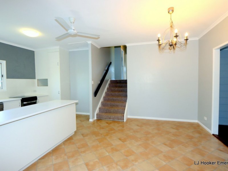 27 Colleen Av, Emerald QLD 4720