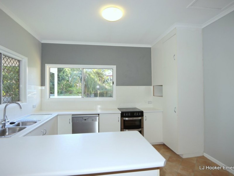 27 Colleen Av, Emerald QLD 4720
