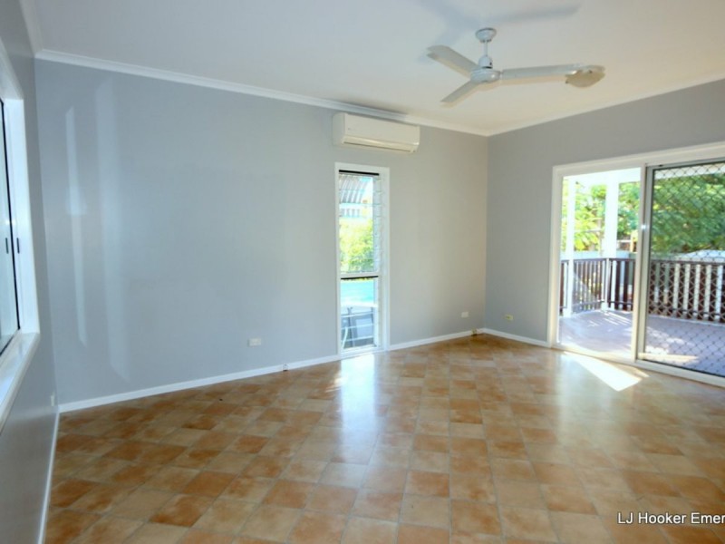 27 Colleen Av, Emerald QLD 4720