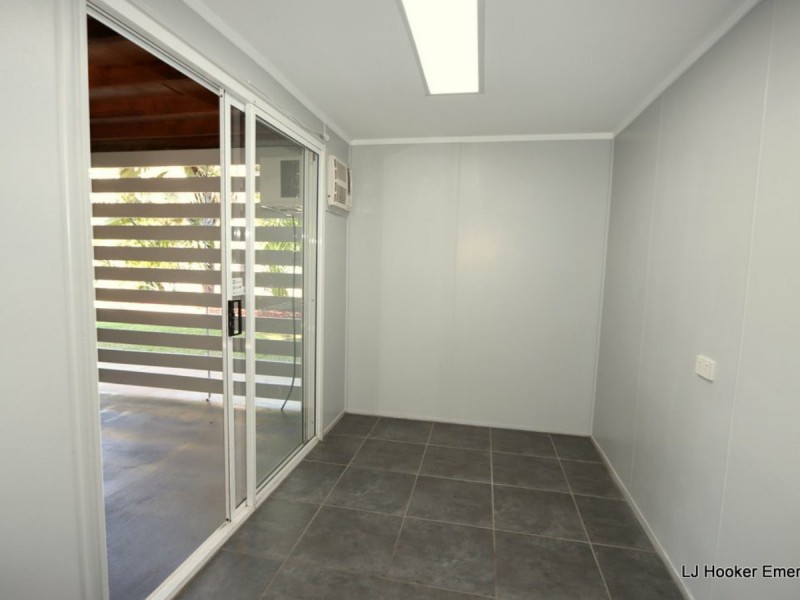 27 Colleen Av, Emerald QLD 4720