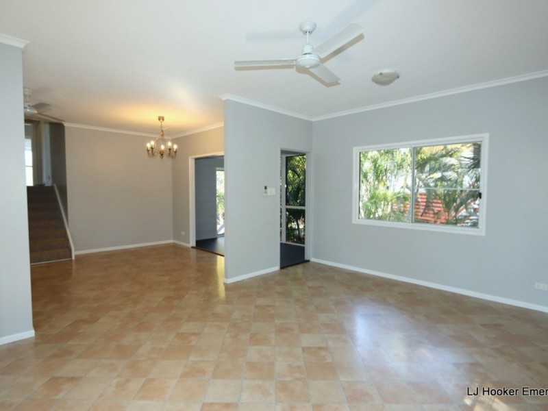 27 Colleen Av, Emerald QLD 4720