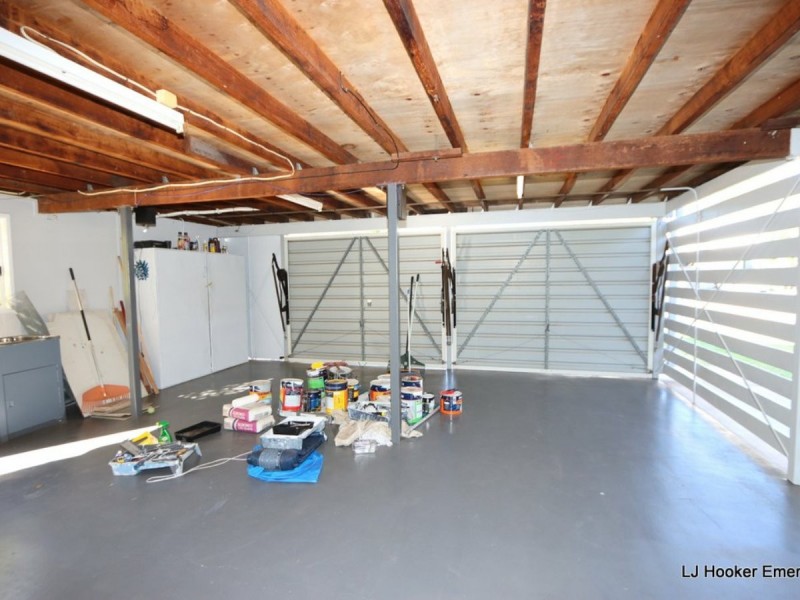 27 Colleen Av, Emerald QLD 4720