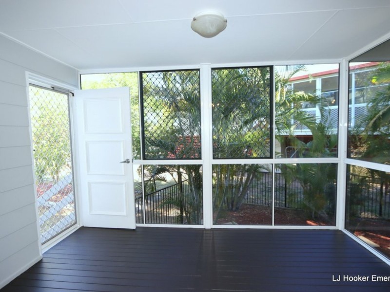 27 Colleen Av, Emerald QLD 4720