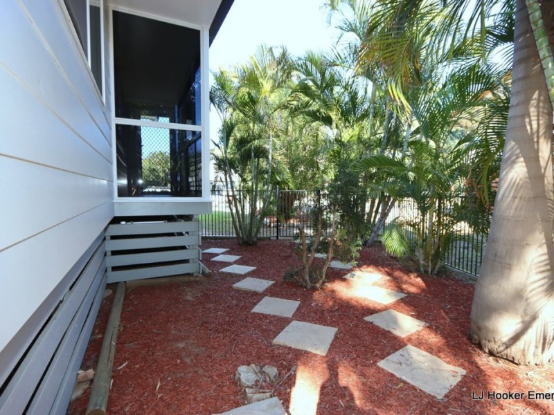 27 Colleen Av, Emerald QLD 4720