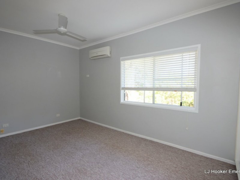 27 Colleen Av, Emerald QLD 4720