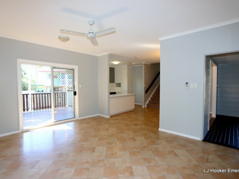 27 Colleen Av, Emerald QLD 4720