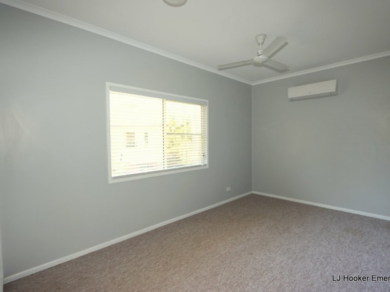 27 Colleen Av, Emerald QLD 4720