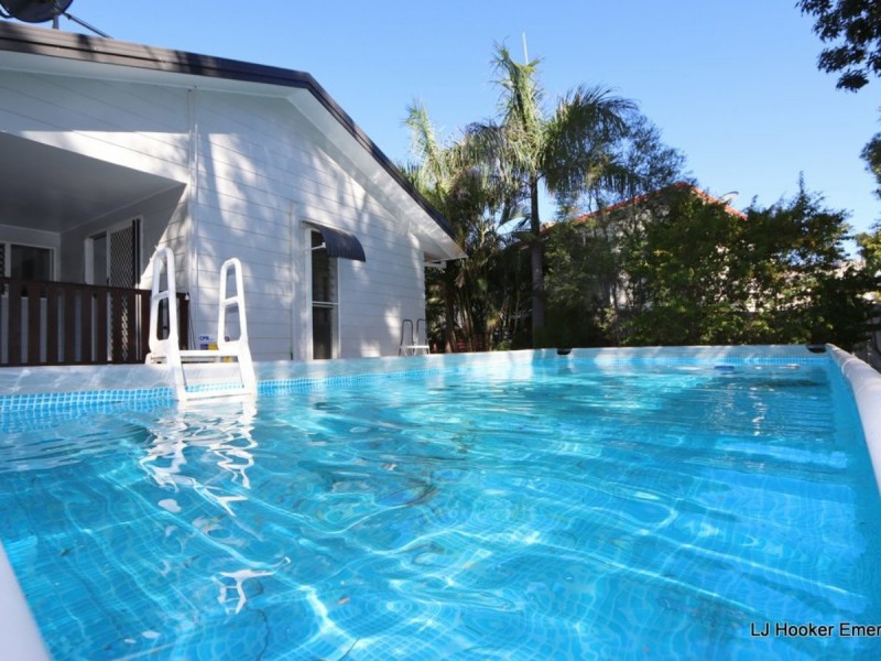 27 Colleen Av, Emerald QLD 4720