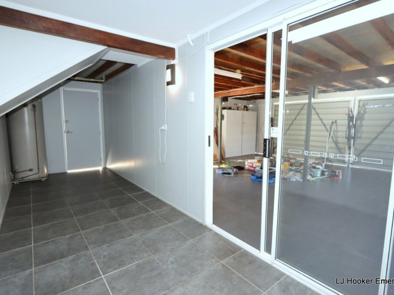 27 Colleen Av, Emerald QLD 4720