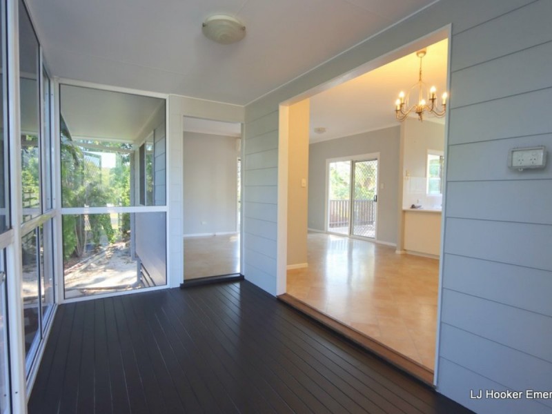 27 Colleen Av, Emerald QLD 4720