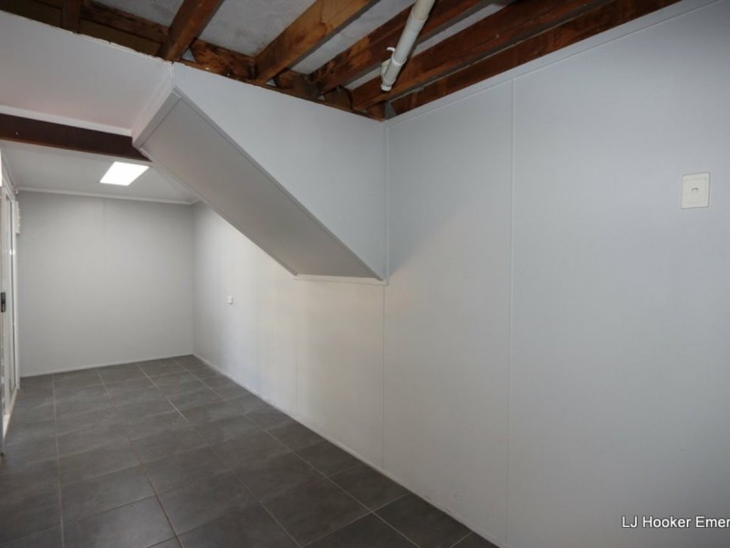 27 Colleen Av, Emerald QLD 4720