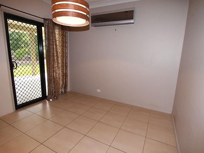 5 Chandon Crt, Emerald QLD 4720