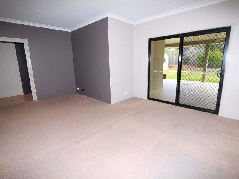 5 Chandon Crt, Emerald QLD 4720