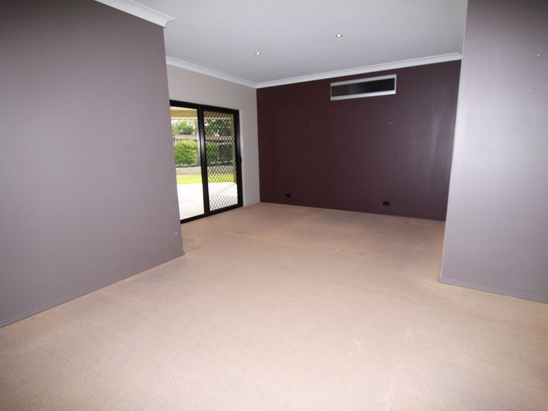 5 Chandon Crt, Emerald QLD 4720