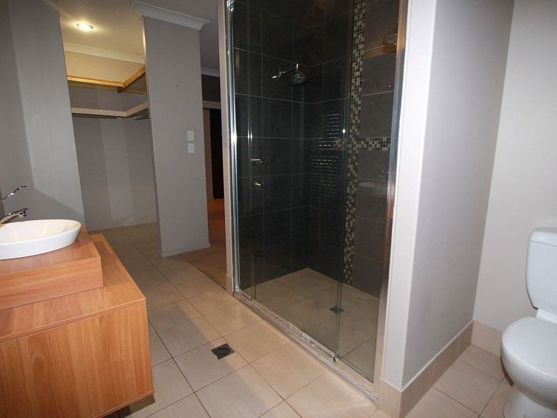 5 Chandon Crt, Emerald QLD 4720