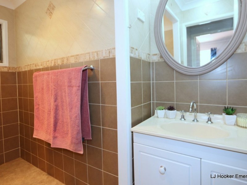 9 Suncross Place, Emerald QLD 4720