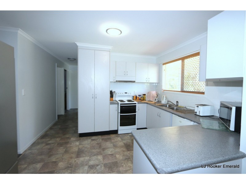 19 Topaz St, Emerald QLD 4720