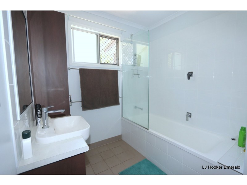 19 Topaz St, Emerald QLD 4720