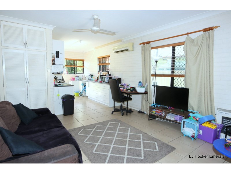 Unit 4/5 Gibson Grove, Emerald QLD 4720