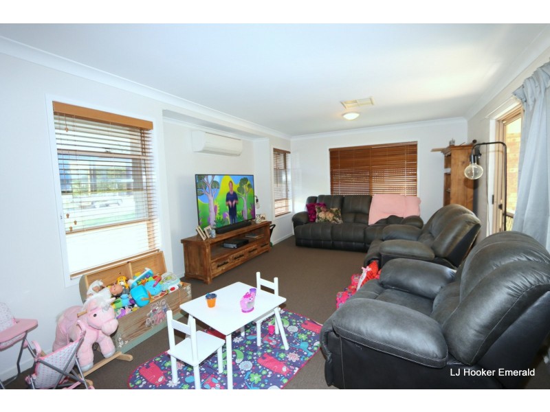 10 Vanessa Place, Emerald QLD 4720