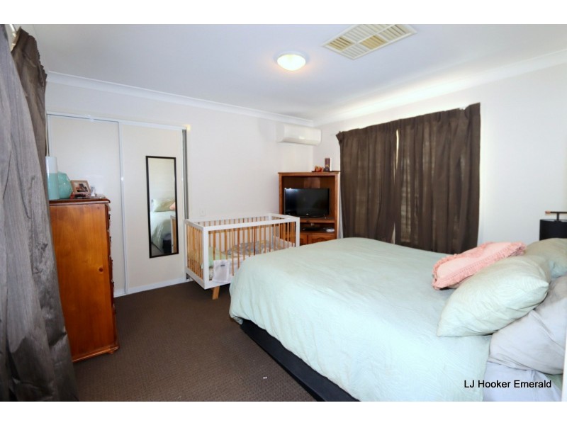 10 Vanessa Place, Emerald QLD 4720