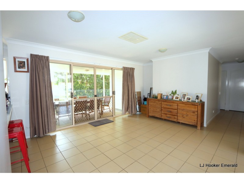 10 Vanessa Place, Emerald QLD 4720