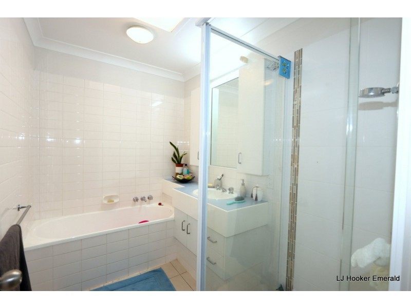 10 Vanessa Place, Emerald QLD 4720