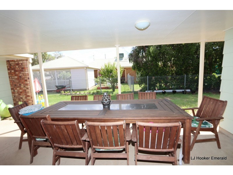 10 Vanessa Place, Emerald QLD 4720