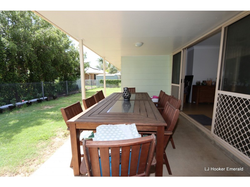 10 Vanessa Place, Emerald QLD 4720