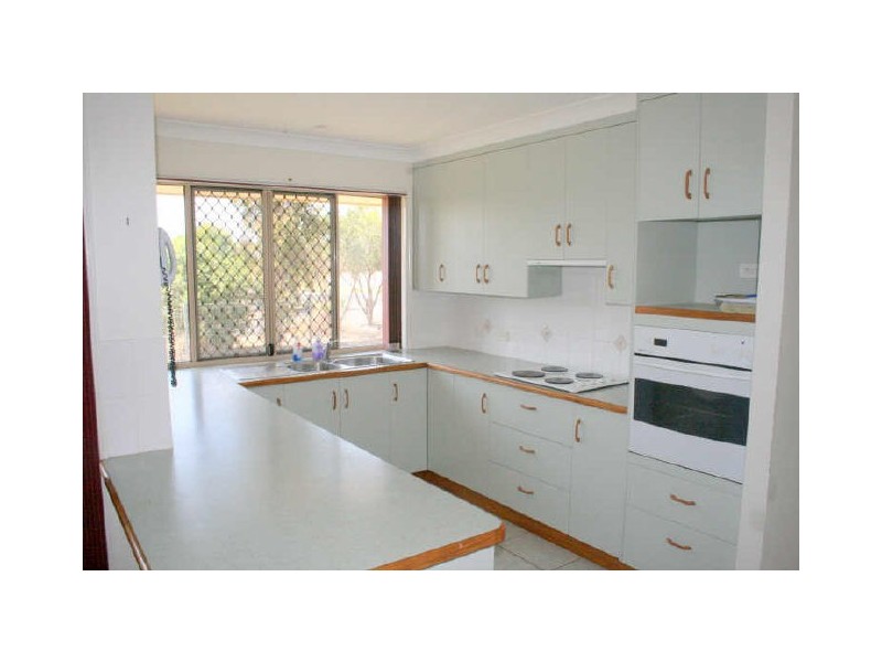 32 Andrews Road, Emerald QLD 4720