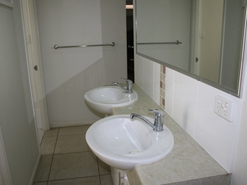 24 Mayfair Drive, Emerald QLD 4720