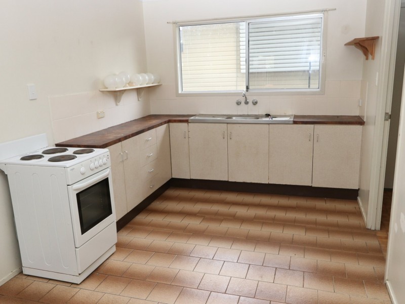 1/20 Martin Place, Emerald QLD 4720