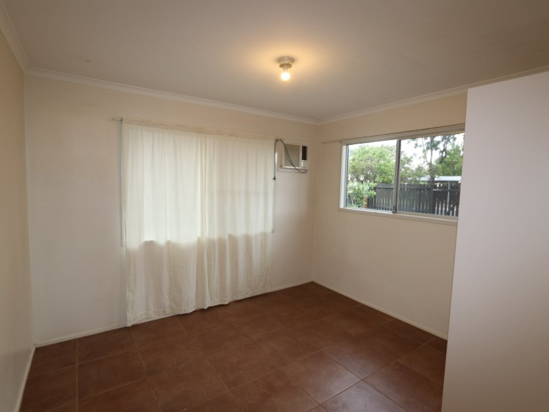 1/20 Martin Place, Emerald QLD 4720