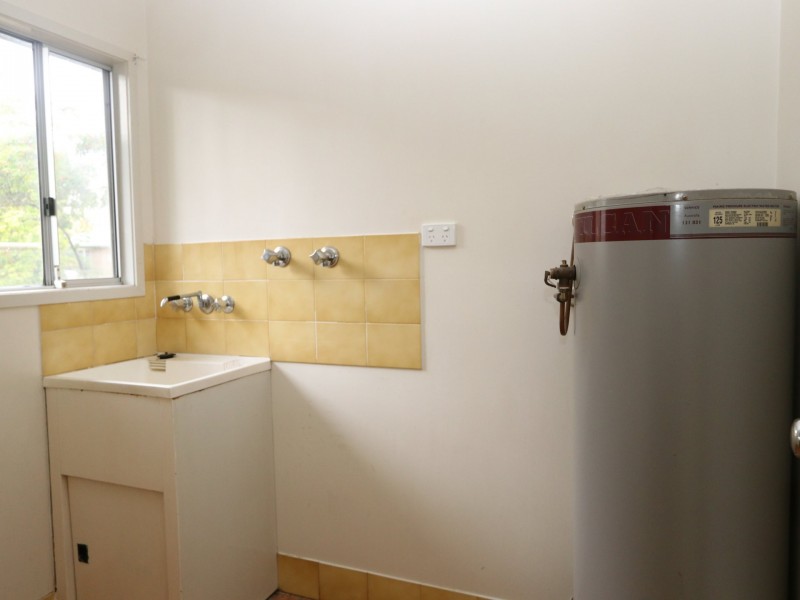 1/20 Martin Place, Emerald QLD 4720