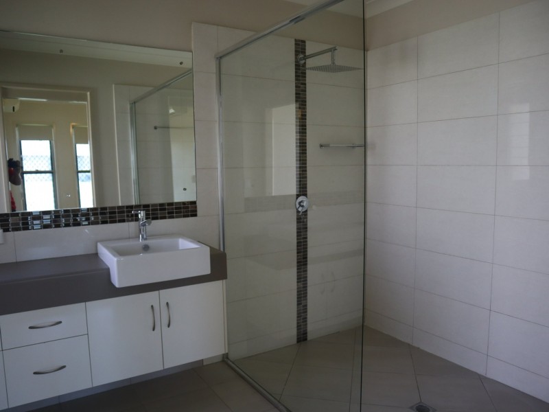 4 Singleton Court, Emerald QLD 4720