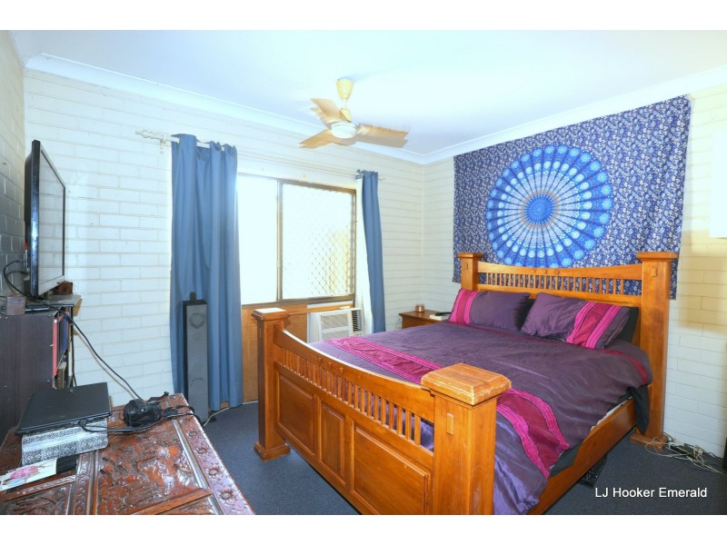 Unit 2/5 GIBSON GROVE, Emerald QLD 4720