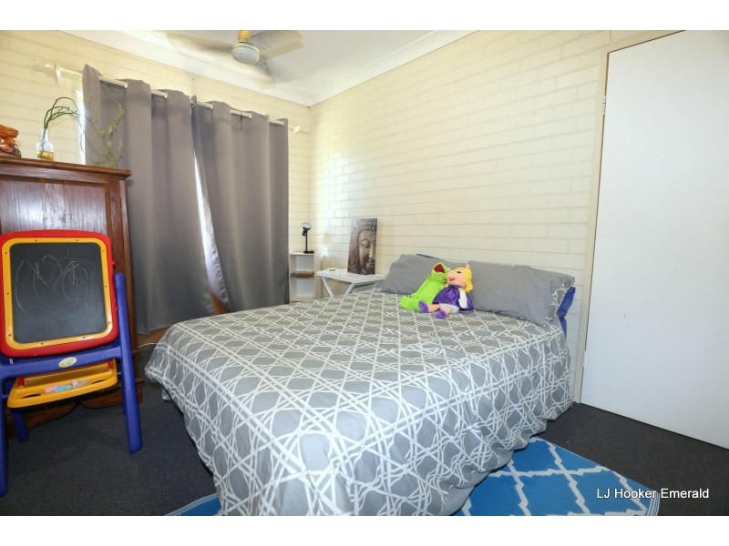 Unit 2/5 GIBSON GROVE, Emerald QLD 4720