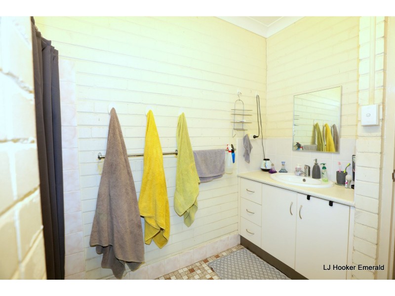 Unit 2/5 GIBSON GROVE, Emerald QLD 4720