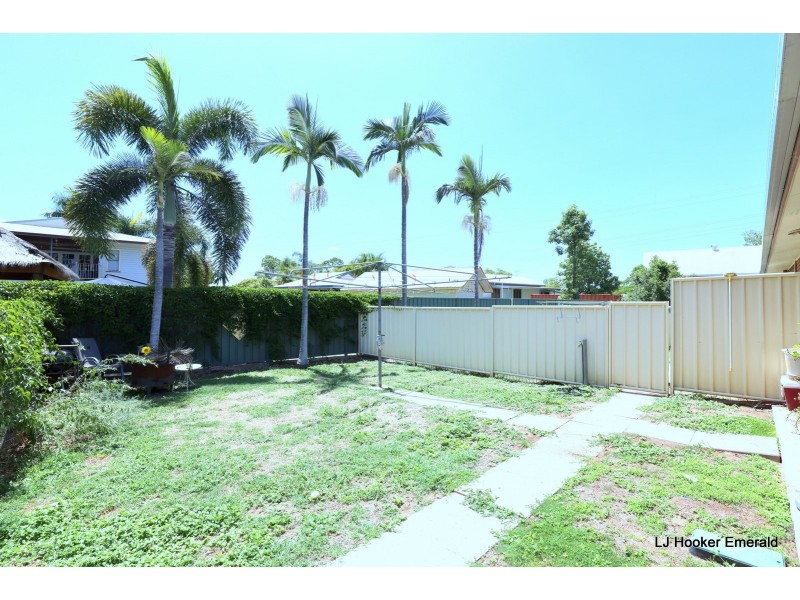 Unit 2/5 GIBSON GROVE, Emerald QLD 4720