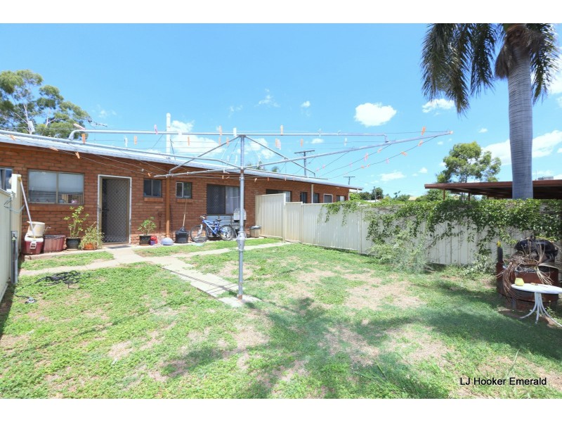 Unit 2/5 GIBSON GROVE, Emerald QLD 4720