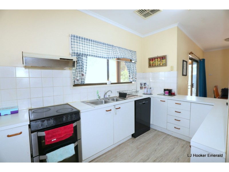 4 Maguire Place, Emerald QLD 4720